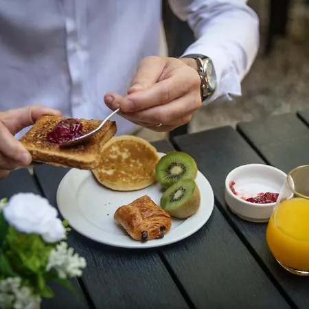 Отель Hotel Inn Design & Restaurant Le Mans Арнаж